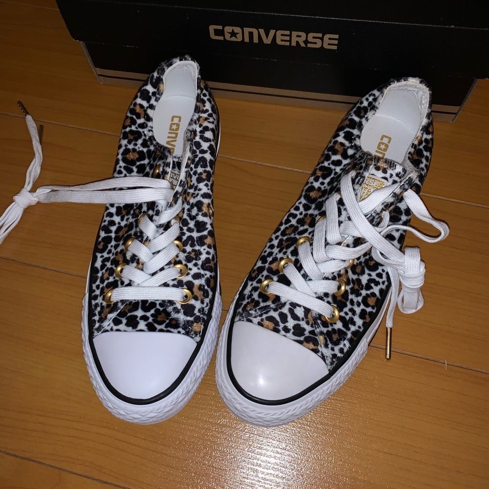 Cheetah print Converse